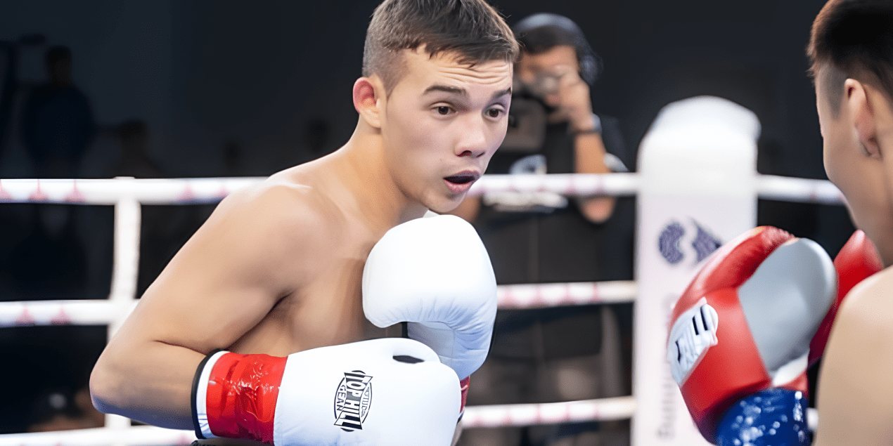 Женисов победил в 1/16 Гран-При WBC