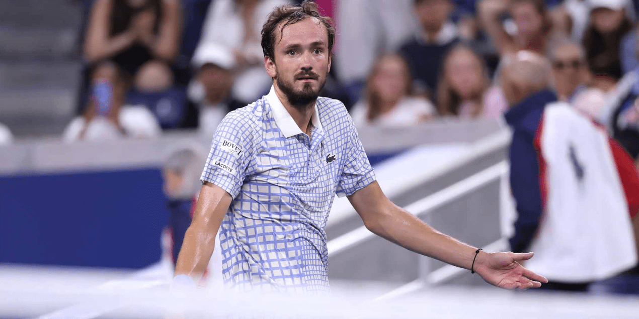 Фотограф, скандал и поражение: Медведев вылетел с US Open после сумасшедшего матча с Бонзи