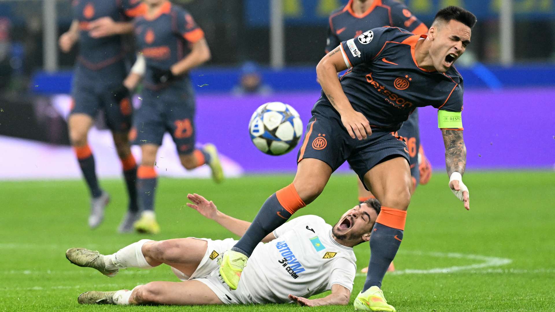 «Кайрат» дал бой финалисту Лиги чемпионов, но уступил в Милане — 1:2 от «Интера»